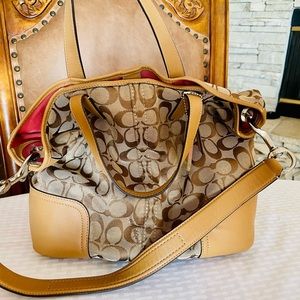 Coach Handbag/Shoulder bag.